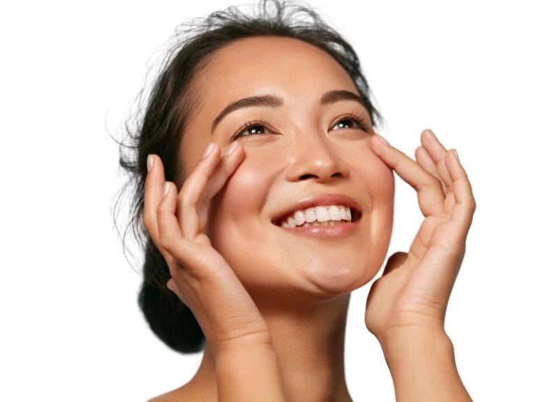 Skincare Habits That Help Maintain Radiant Skin